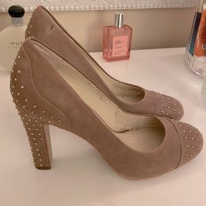 Anne Klein Tan suede heel